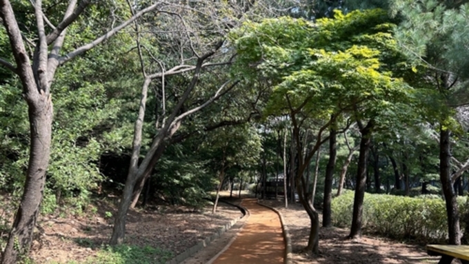 광명시, 맨발로 걷는 도심 속 힐링길 3곳 더 만든다