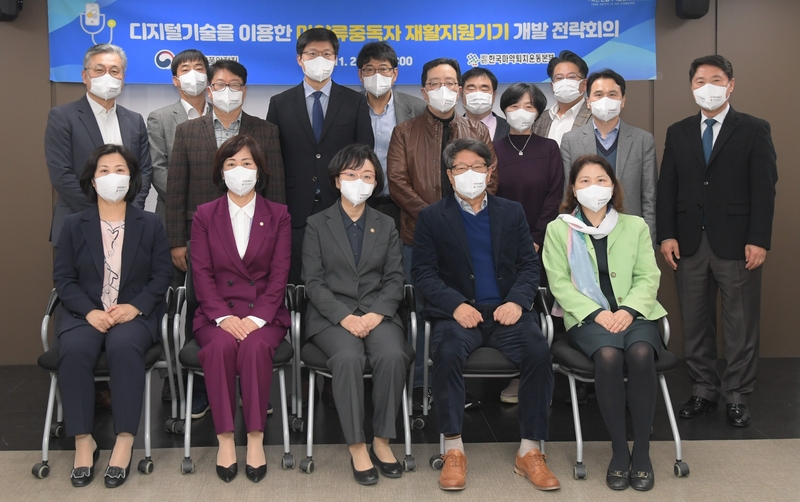 식품의약품안전처(처장 오유경)는 마약류 중독자 재활의 중요성이 커지고 있는 상황에서, 첨단 디지털 기술을 활용해 재활을 지원하는 방안에 대해 산·학·연 전문가와 함께 지난 25일 한국마약퇴치운동본부 중독재활센터에서 논의했다.